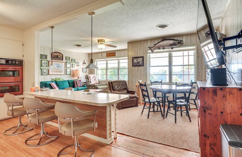 Kingston Maison | Walk to Marina: Family Home w/Yard in Kingston