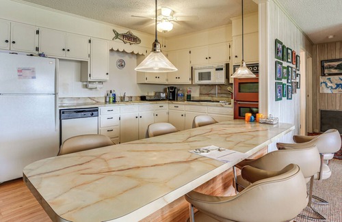 Kingston Maison | Walk to Marina: Family Home w/Yard in Kingston