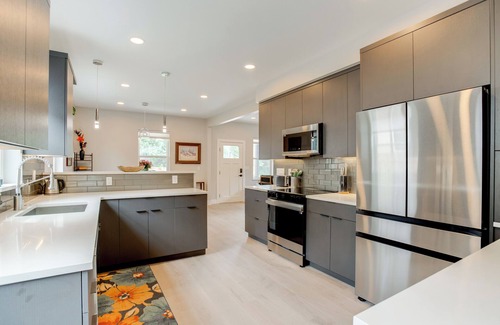 Englewood Maison | Walk to Med Ctrs & Dtwn Englewood: Modern Home