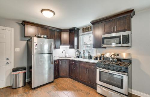 Blue Island Appartement | Walk to Metra Pet-Friendly Blue Island Apt