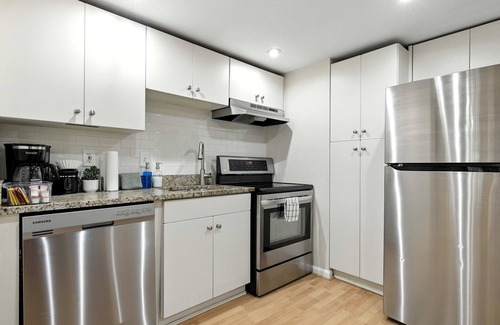 Northwest Appartement | Walk to METRO - Quiet 1BR w/Sauna, Rock Creek Park
