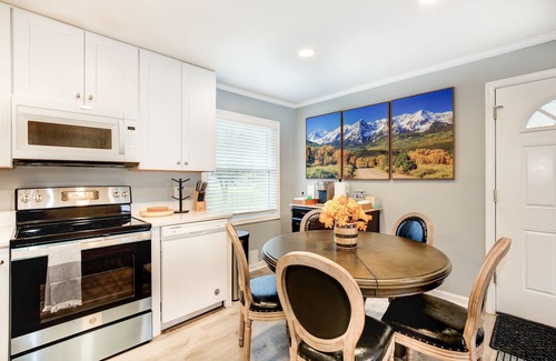 Bethesda Maison | Walk to Metro Station Restaurant Shops 2K2Q1T 2Ba Single Family Home