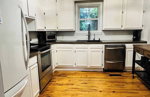 Tallahassee Maison | Walk to Midtown - Fire, Bikes, Capitol 1M, FSU 2M