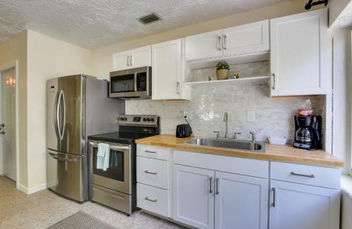 Deerfield Beach Maison | Walk to Ocean Chic Deerfield Beach Cottage!