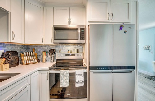 Ormond-by-the-Sea Maison | Walk to Ocean! Home w/ Large Yard in Ormond Beach
