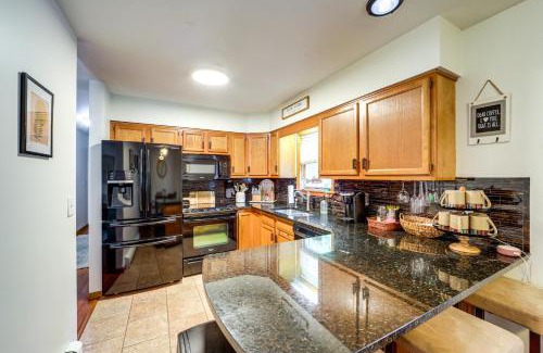Auburn Maison | Walk to Owasco Lake Auburn Home with Hot Tub