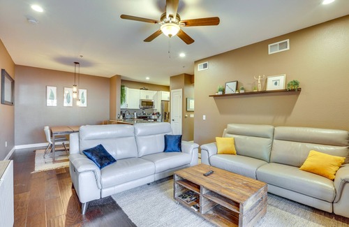 Camelback East Copropriété | Walk to Papago Park: Phoenix Condo w/ Pool Access!