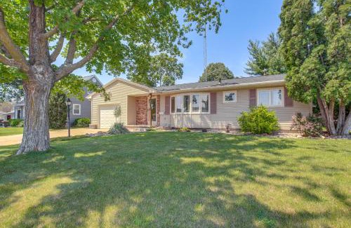 Waterloo Maison | Walk to Park Waterloo Home with Furnished Deck