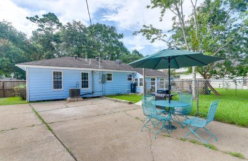 League City Maison | Walk to Parks and Main St Renovated League City Gem