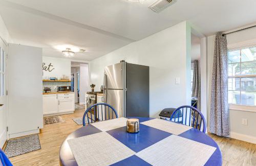 League City Maison | Walk to Parks and Main St Renovated League City Gem
