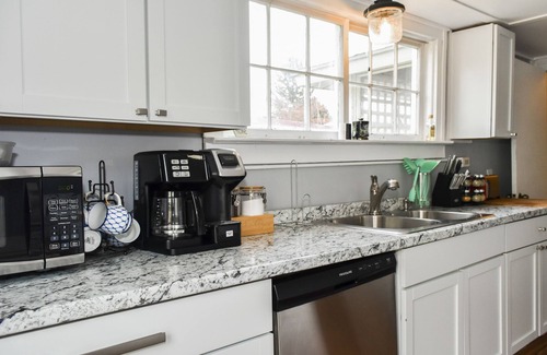 Watkins Glen Maison | Walk to Parks & Restaurants!