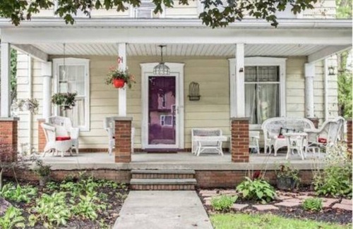 Watkins Glen Maison | Walk to parks & restaurants! Hot Tub! Game Room!