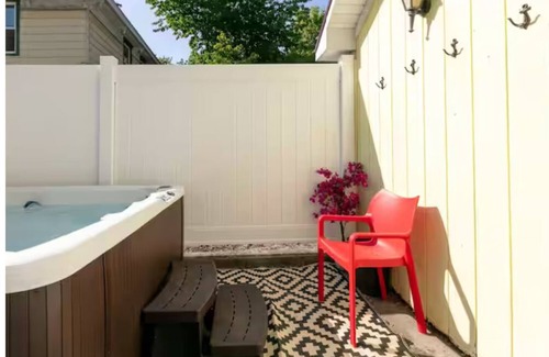 Watkins Glen Maison | Walk to parks & restaurants! Hot Tub! Game Room!
