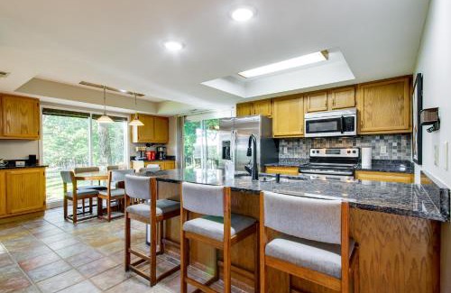 Flemington Maison | Walk to Pomme de Terre Lake Pet-Friendly Escape