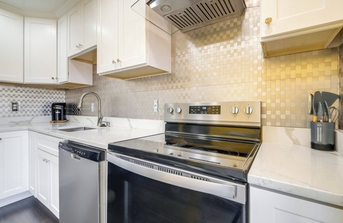 Kettering Maison | Walk to Red Jade Park: Upper Marlboro Townhome