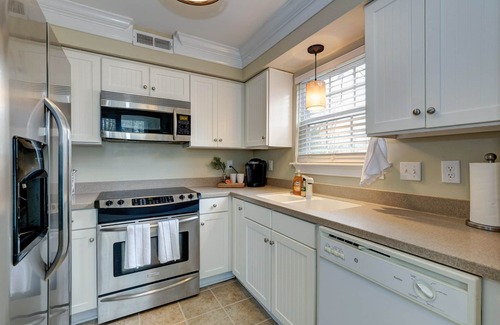 Mount Pleasant Maison | Walk to restaurants! 10min to beaches and downtown Charleston.