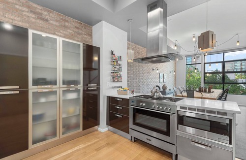 Five Points Maison | Walk to RiNo’s Best Bars, Restaurants, Coors Field! Rooftop Deck with Hot Tub!