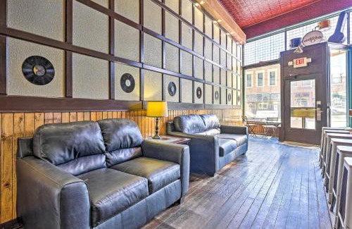 Lansing Maison | Walk to River Unique Studio in Renovated Bar!