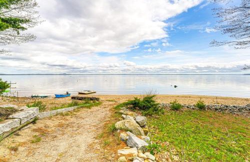 Sebago Maison | Walk to Sebago Town Beach Luxe Townhome with Grill