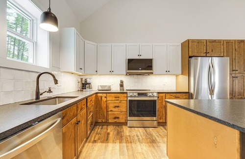 Sebago Maison | Walk to Sebago Town Beach: Luxe Townhome w/Grill
