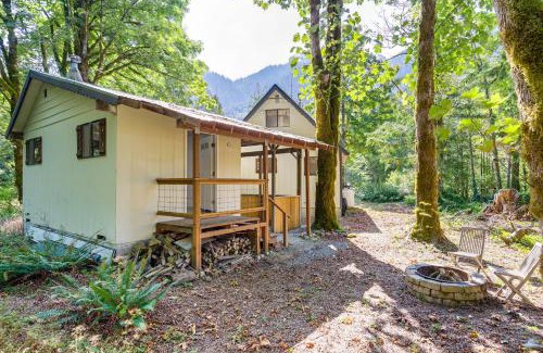 Baring Maison | Walk to Skykomish River Wooded Escape with Fire Pit