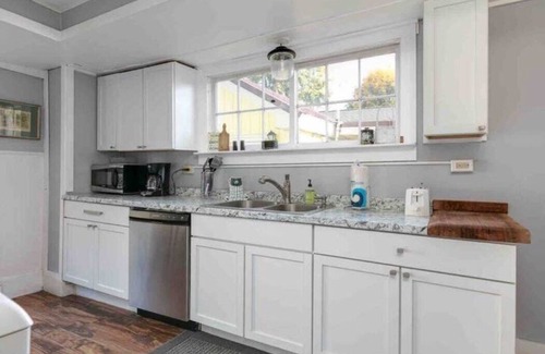 Watkins Glen Maison | Walk to state park, 6bed,Hot tub