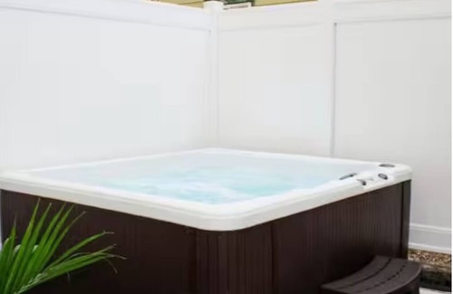 Watkins Glen Maison | Walk to state park, 6bed,Hot tub