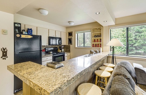 Elkhorn Copropriété | Walk to Sun Valley Village: Condo w/Deck!