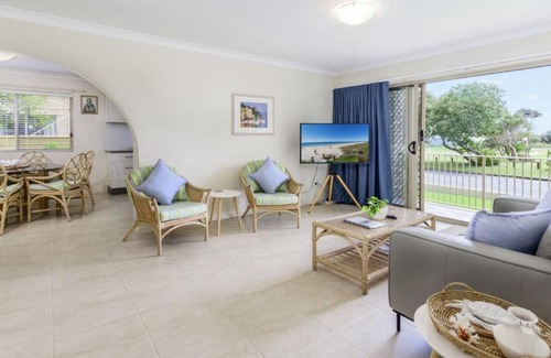 Woorim Maison | Walk to Surf Beach - Ground floor apartment - Bribie Horizons Boyd St, Woorim