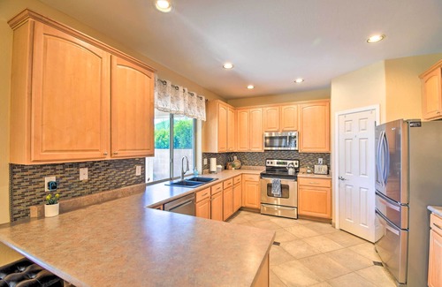 Orchards Maison | Walk to Surprise Stadium: Villa w/ Covered Patio!
