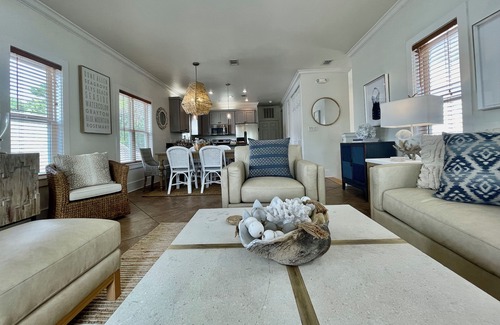 Santa Rosa Beach Maison | Walk to the Beach!/Santa Rosa Spring Break/Pet Friendly/Pool