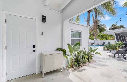 Dolphin Isles Appartement | Walk To The Beach | Fire pit + Pool | Coconut Unit