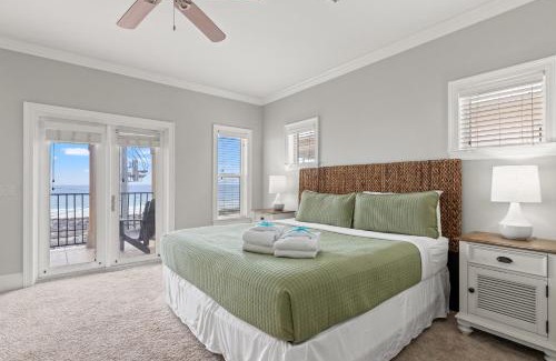 Sunnyside On The Gulf Maison | Walk To The Beach! 3 Story Home! 2 Balconies With Gulf Views!