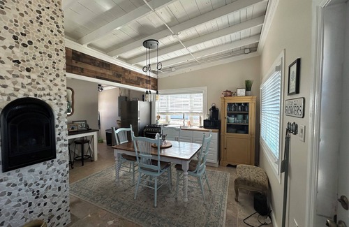 Fortescue Maison | Walk to the Beach and Marina! Family and dog friendly in Fortescue NJ!