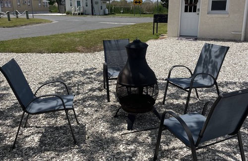 Fortescue Maison | Walk to the Beach and Marina! Family and dog friendly in Fortescue NJ!