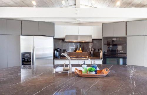 Moss Beach Maison | Walk to the Beach from this Ocean Front Home