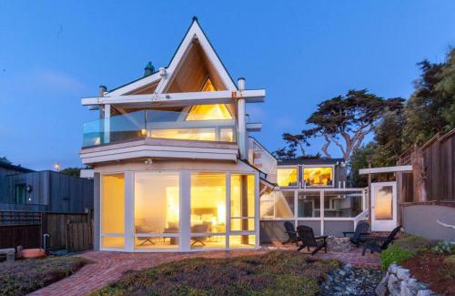 Moss Beach Maison | Walk to the Beach from this Ocean Front Home