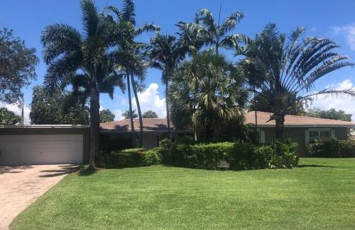 Santa Barbara Estates Maison | Walk To The Beach In Our Home W Spa & Billiards