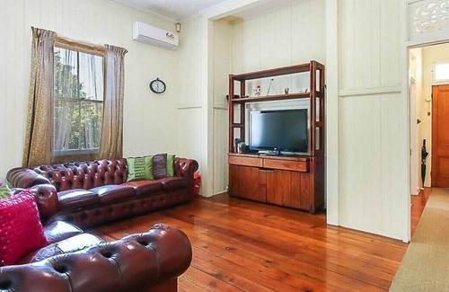 Woolloongabba Appartement | Charming Characterful Rustic-style Home Near The Gabba
