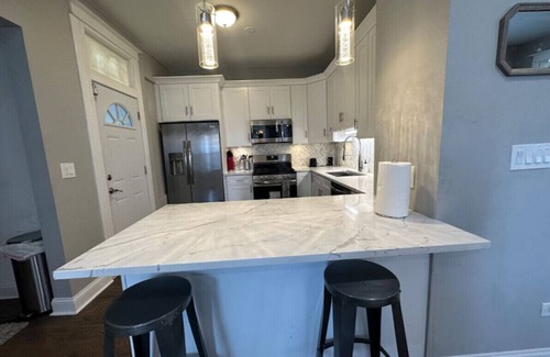 South Shore Maison | Walk to the Lake! Grill, Fireplace, Sleeps 12