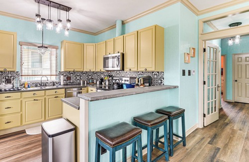 Crystal Beach Maison | Walk to the Ocean: Family Retreat in Crystal Beach
