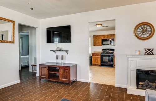 Brenham Maison | Walk to Town: Home w/ Yard in Brenham!