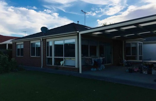 Point Cook Maison | Walk to train station, cosy house +treadmill …