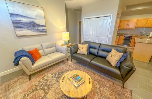 Sam Hughes Maison | Spacious Condo, Walk to U of A, Local Eats, Free Parking