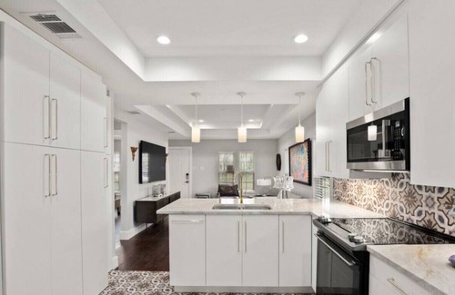 Swede Hill Maison | Marchez ou scootez jusqu'à UT / E 6th / Downtown East Side House