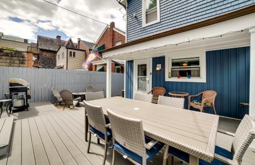 Shadyside Maison | Walk to Walnut St Shadyside House with Deck