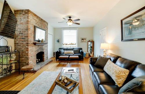 Shadyside Maison | Walk to Walnut St Shadyside House with Deck
