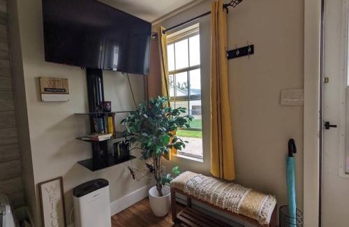 Springfield Appartement | Walk to Washington Park, Pet-friendly, Backyard