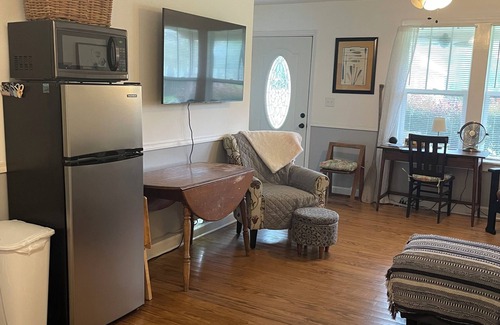 Darien Maison | Walk to waterfront dining, shops, wine bar. 2 miles from I-95. No pet fee!
