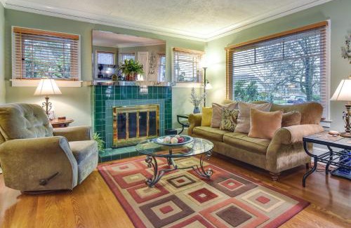 King Maison | Walk to Williams District Home with Hot Tub and Patio
